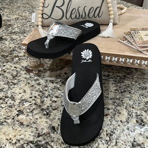 Yellow box 9.5 NWOT flip flops